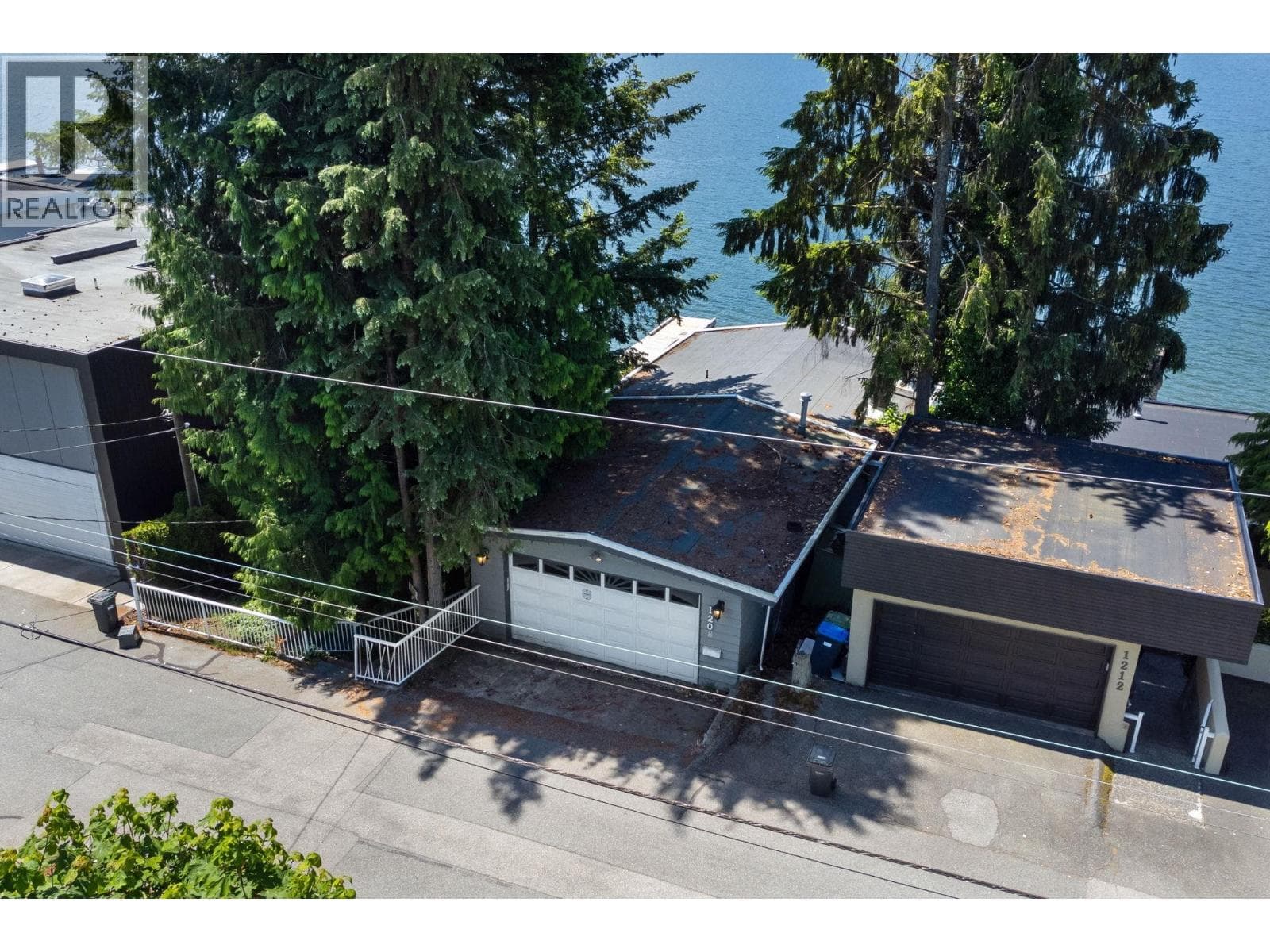 1208 ALDERSIDE ROAD, Greater Vancouver — photo 2