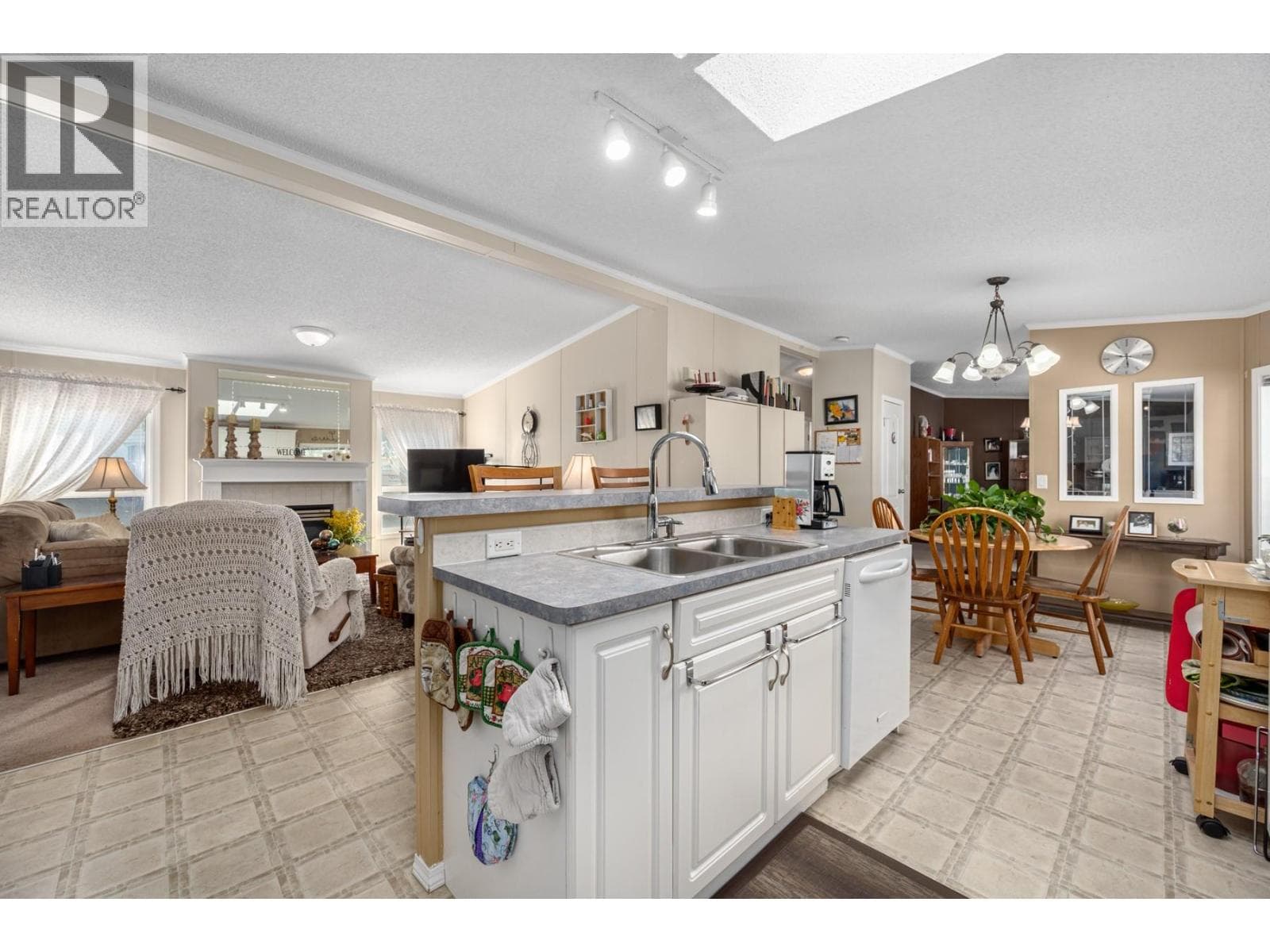 1098 HOUSTON STREET UNIT 34, Interior REALTORS® — photo 4