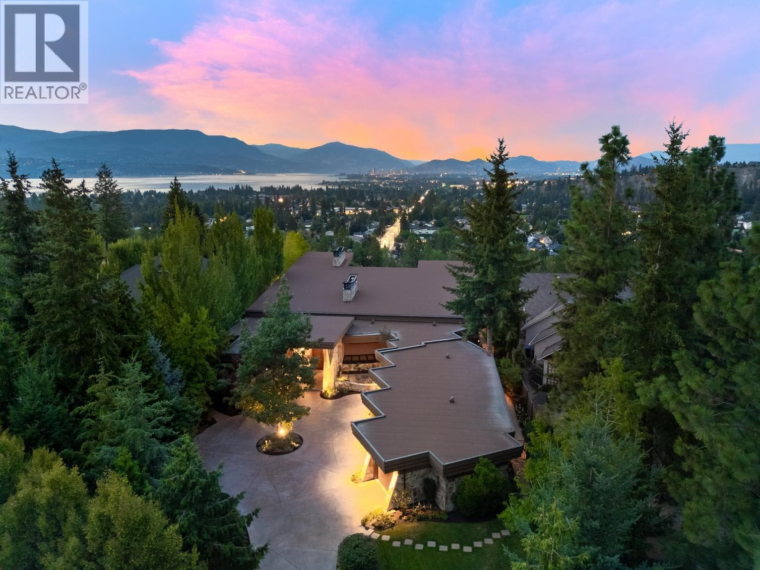 704 BARNABY ROAD, Interior REALTORS® — photo 4