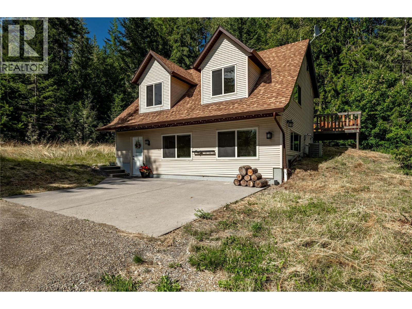 8100, 8104 Silver Star Road, Interior REALTORS® — photo 4