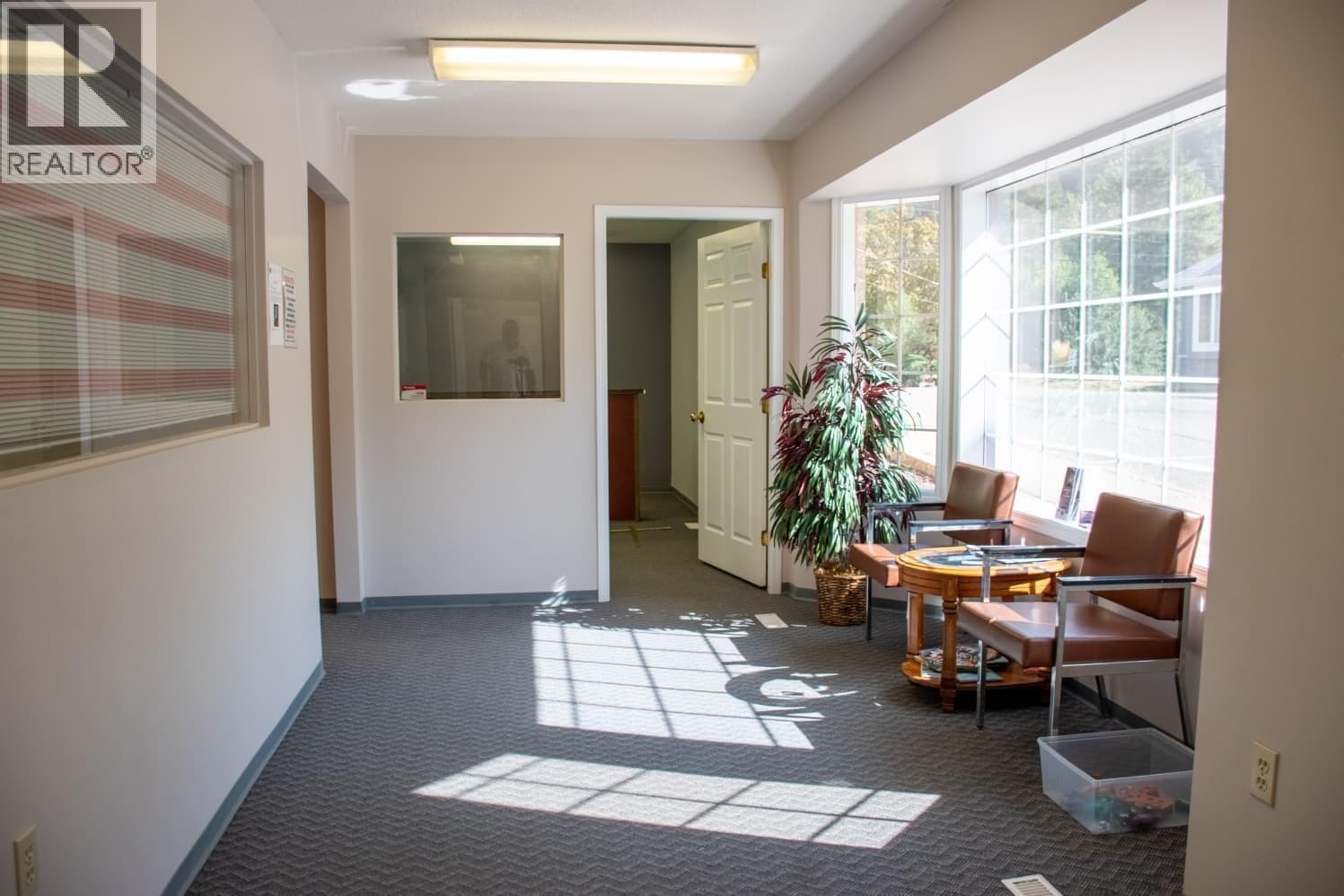 834 THOMPSON AVENUE, Interior REALTORS® — photo 3