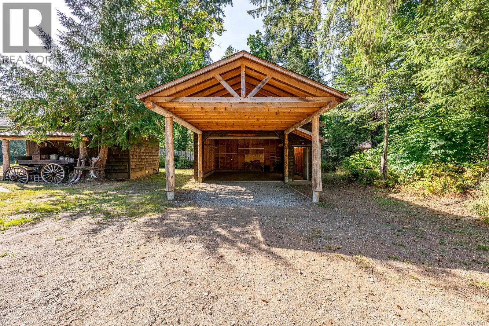 4867 LORNA LANE, Vancouver Island — photo 5