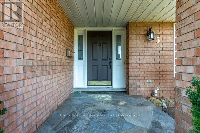 5 THOMAS AVENUE — photo 2