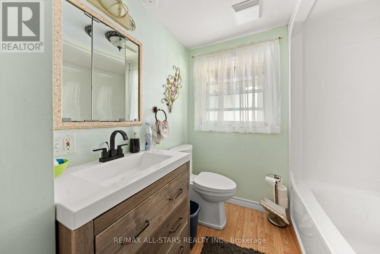 14 WYCHWOOD DRIVE EAST, Central Lakes — photo 2