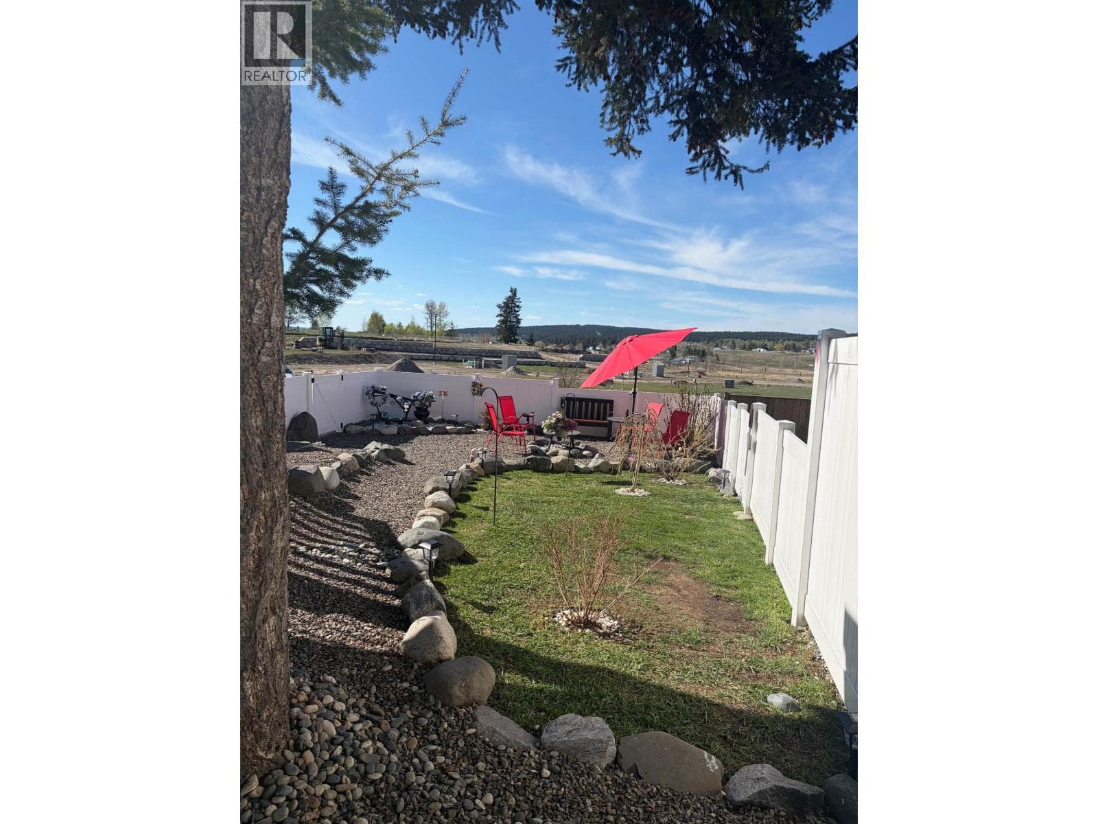 31 4072 LAC LA HACHE STATION ROAD — photo 2