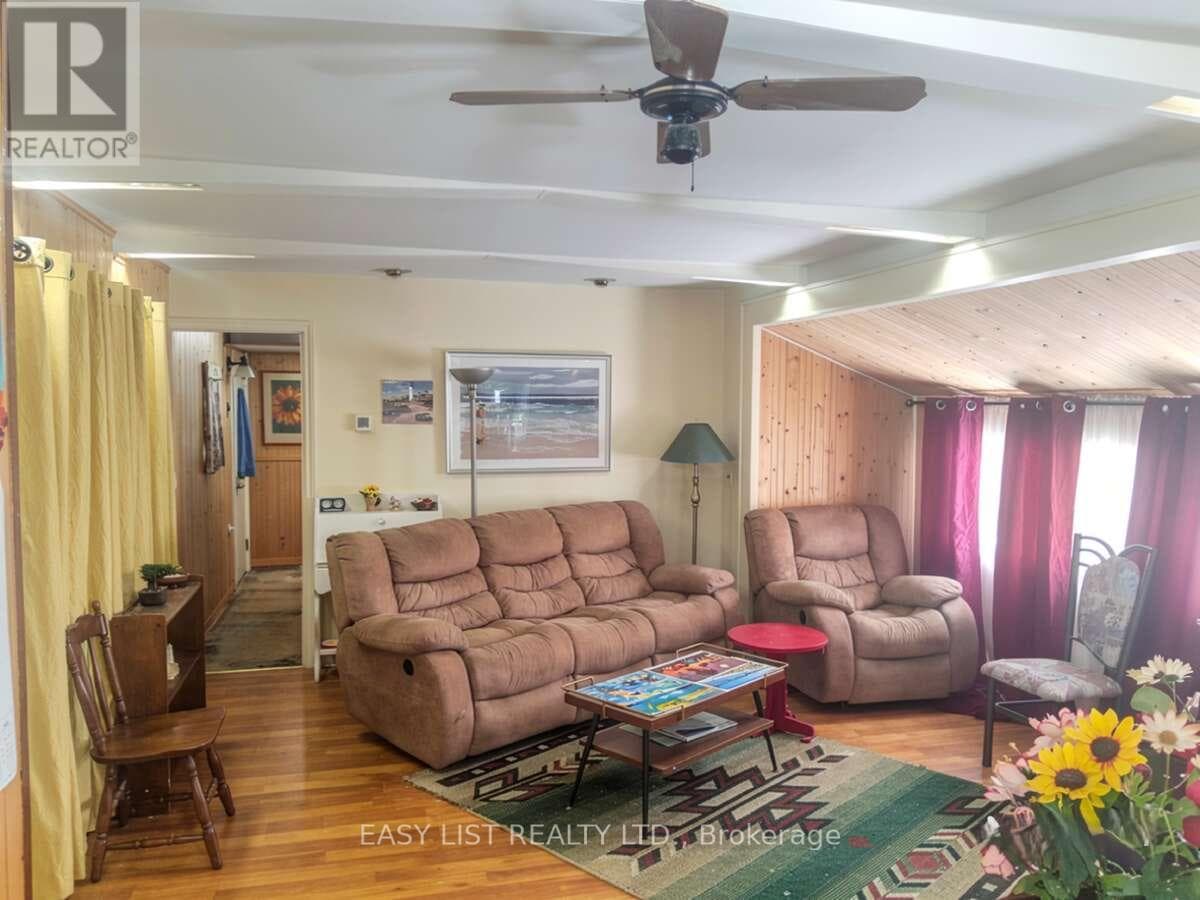 18 SUTTON DRIVE, Toronto — photo 4
