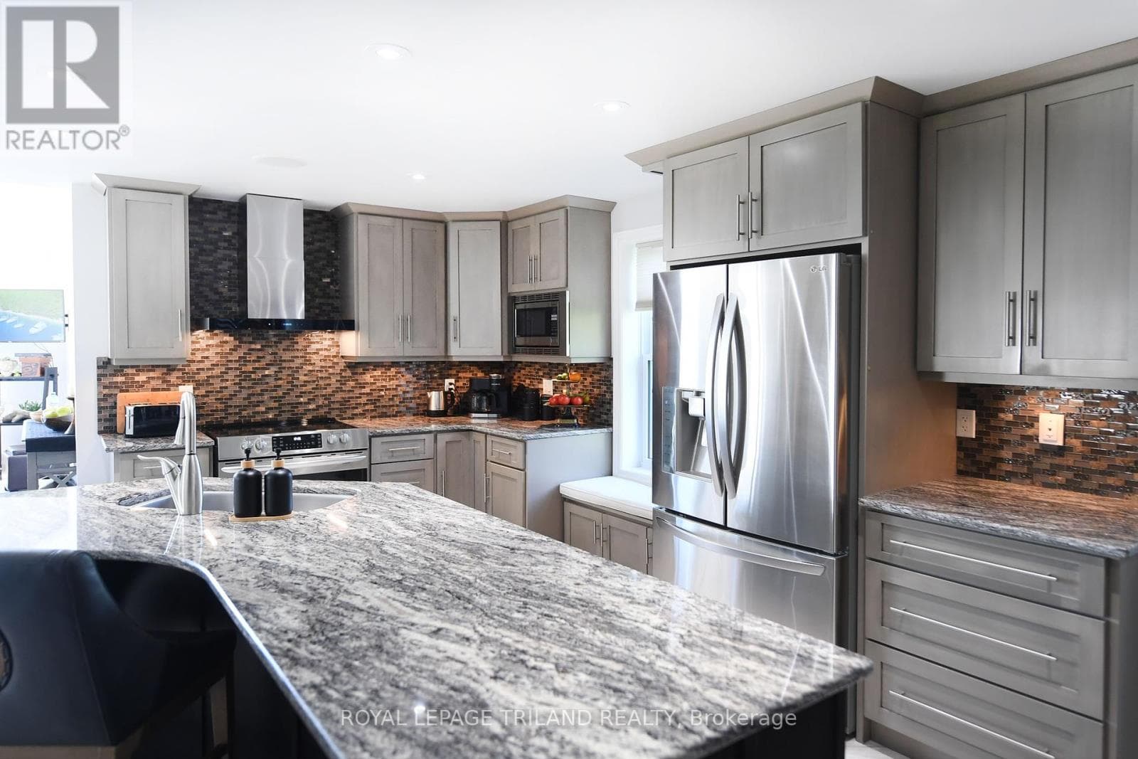 48789 DEXTER LINE, London and St. Thomas — photo 5
