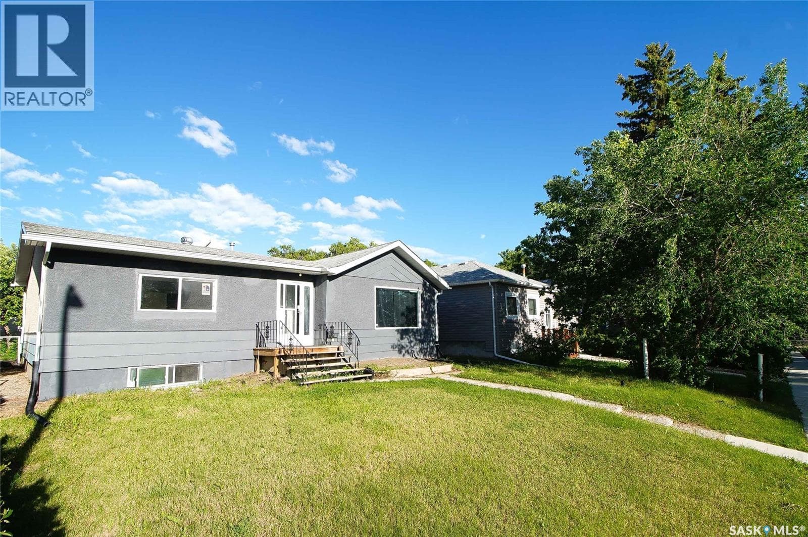 425 MONTREAL STREET, Saskatchewan — photo 2