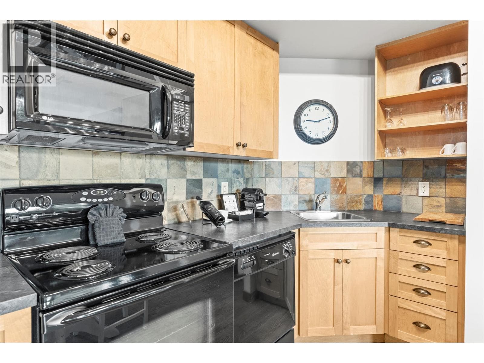 105 VILLAGE MALL COURT UNIT 321 — photo 4