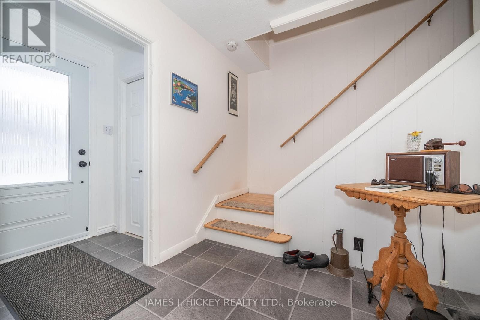 8 TWEEDSMUIR PLAZA — photo 3