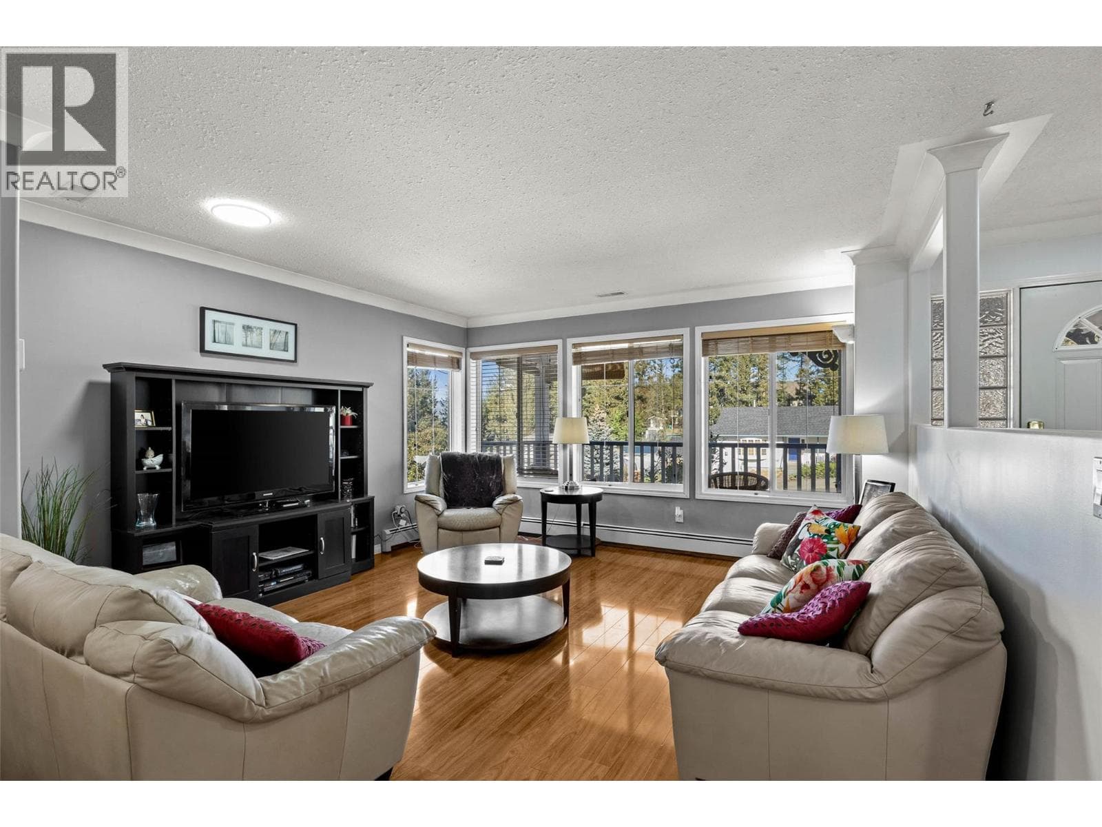 320 LINDEN ROAD — photo 5