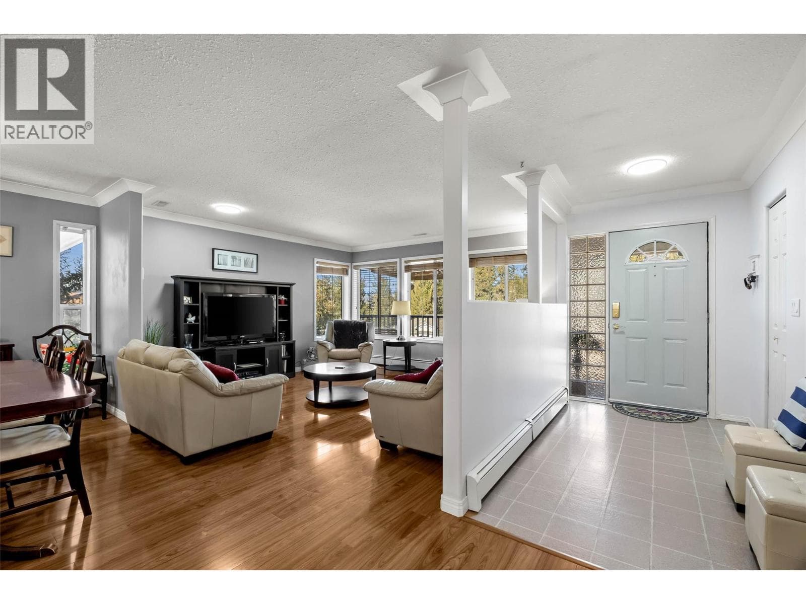 320 LINDEN ROAD — photo 4