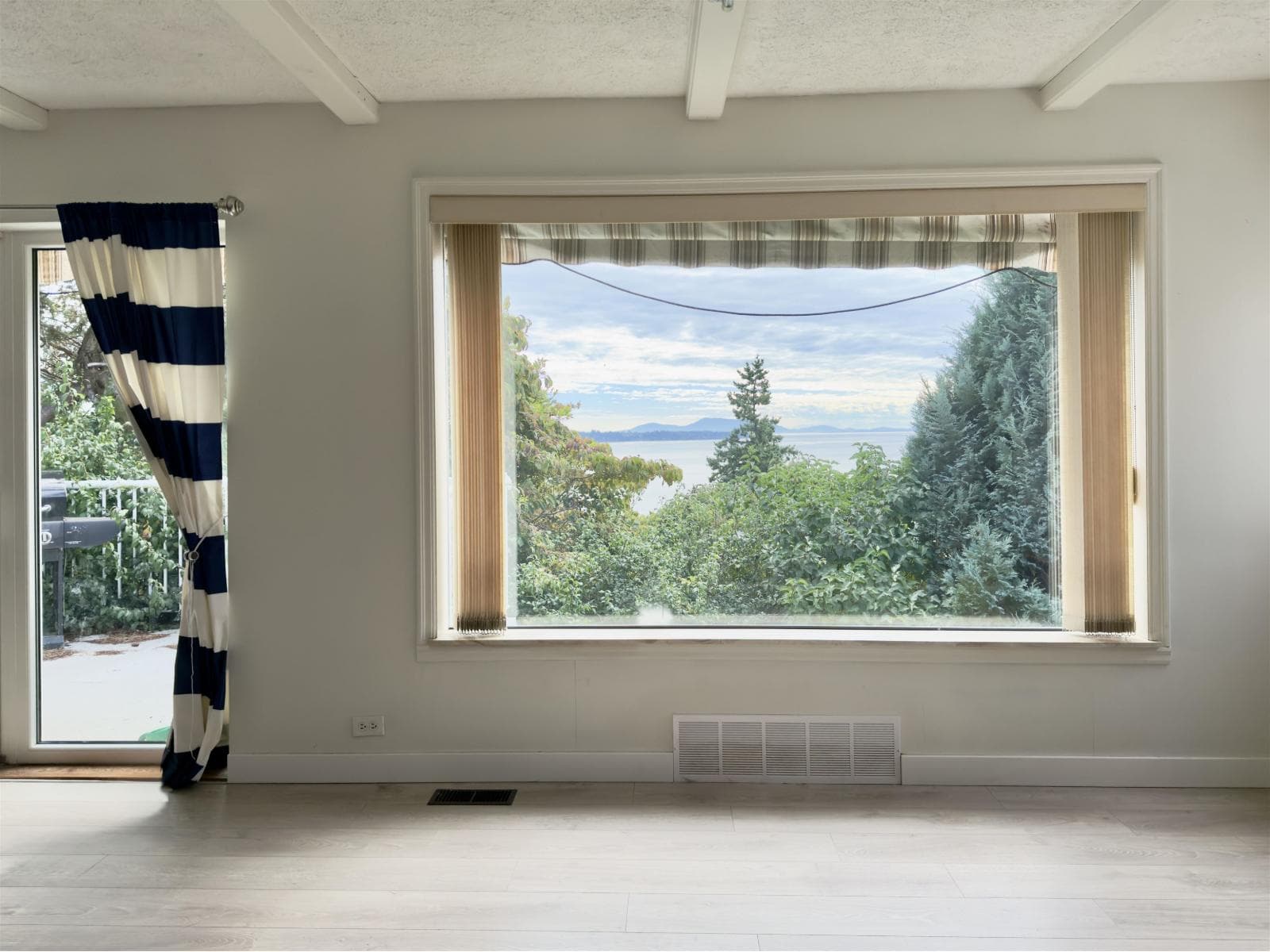 1352 OXFORD STREET, Fraser Valley — photo 4