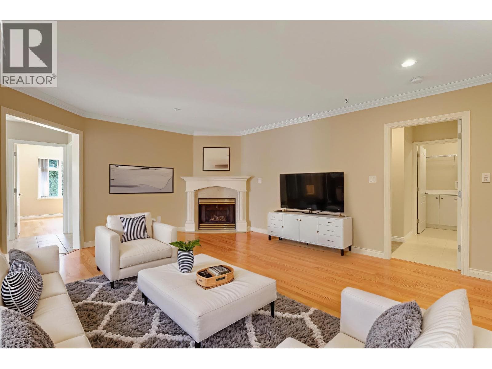 301 1330 HUNTER ROAD — photo 5