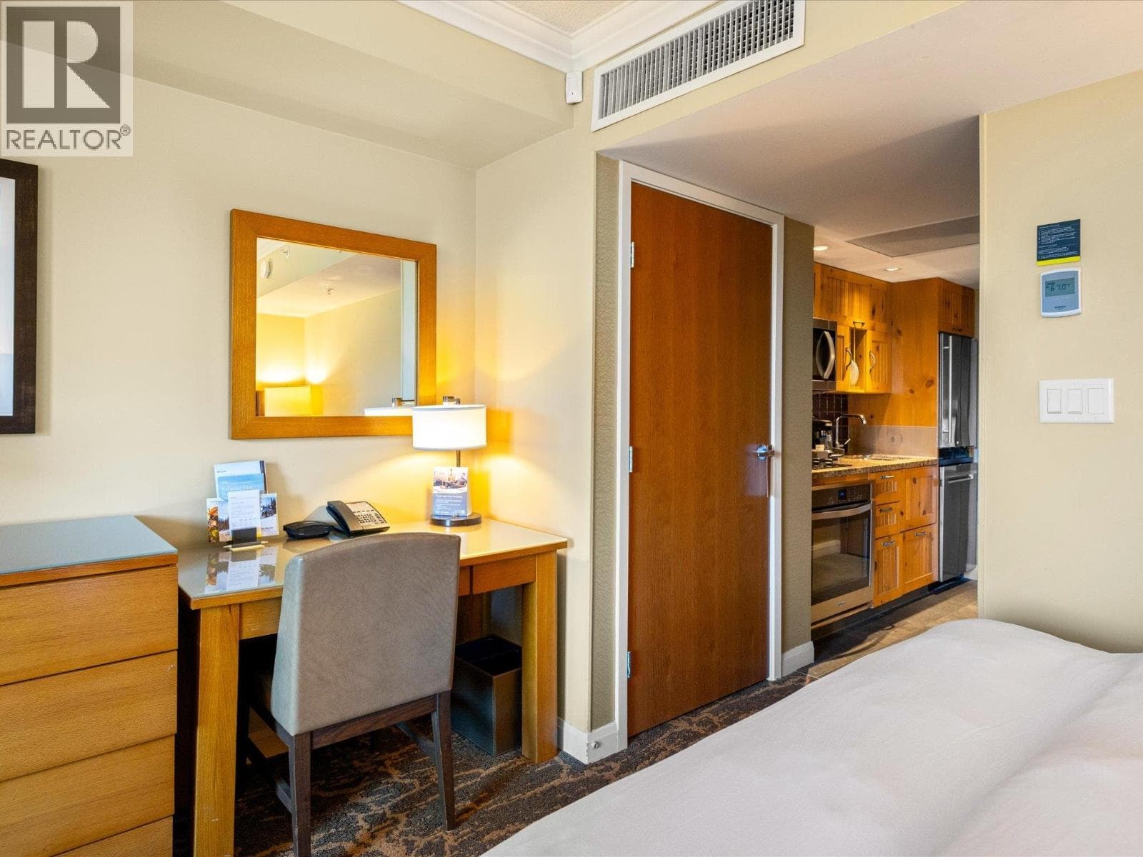 659 4090 WHISTLER WAY, Greater Vancouver — photo 4