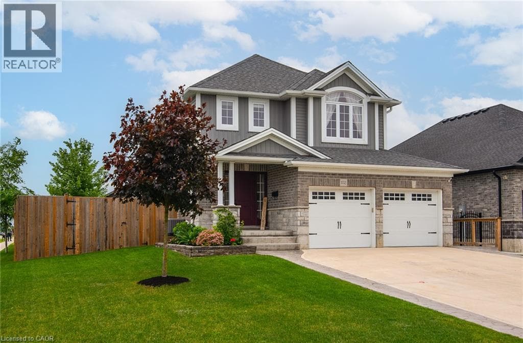 102 FORBES CRESCENT — photo 2