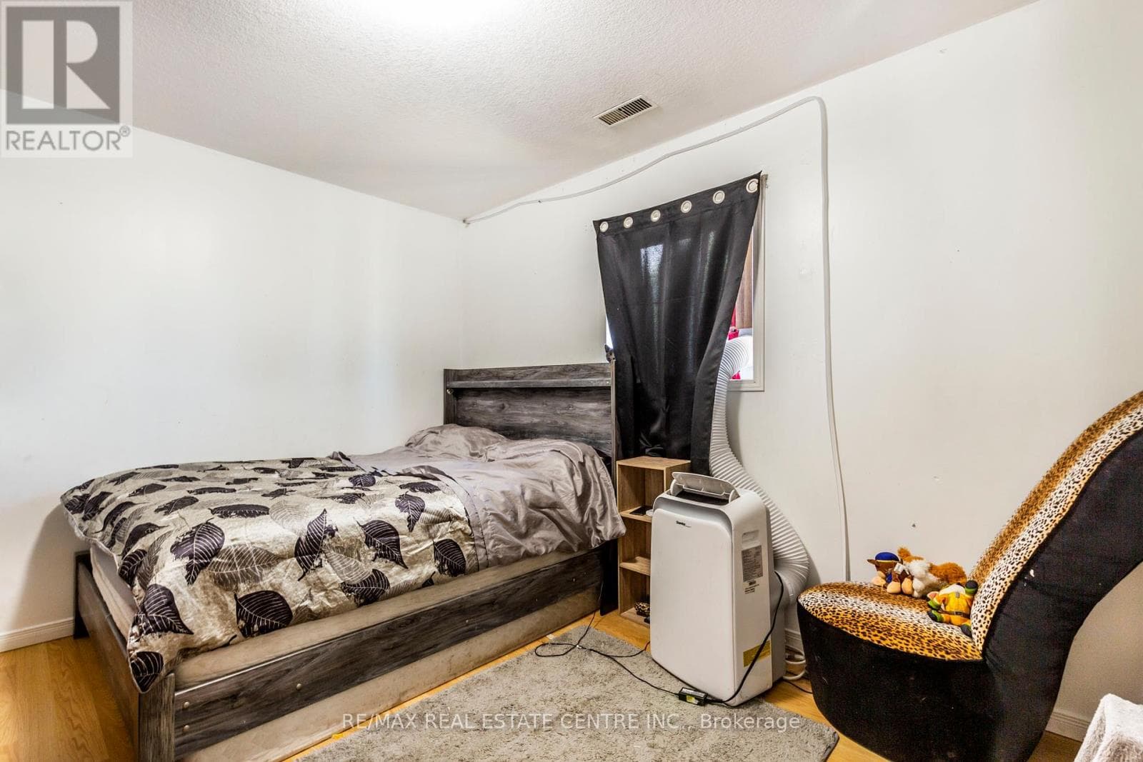 104 OAKWOOD AVENUE — photo 3