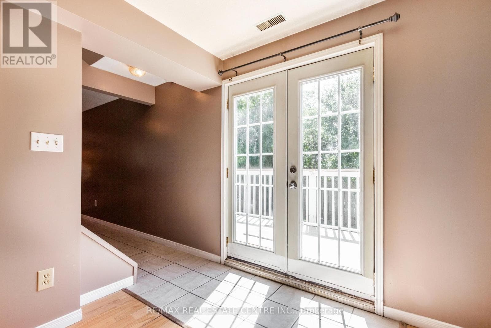 104 OAKWOOD AVENUE — photo 4
