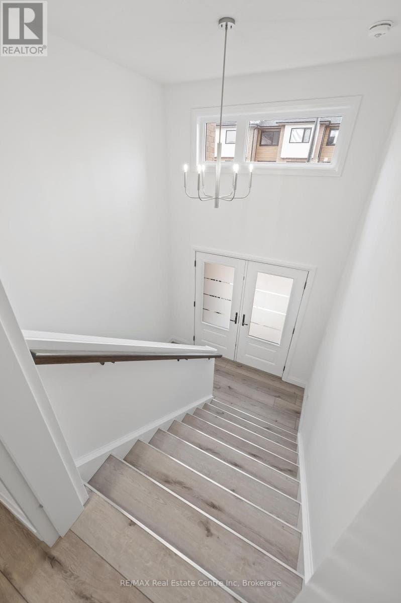 182 BRIDGE CRESCENT UNIT 9, OnePoint — photo 4