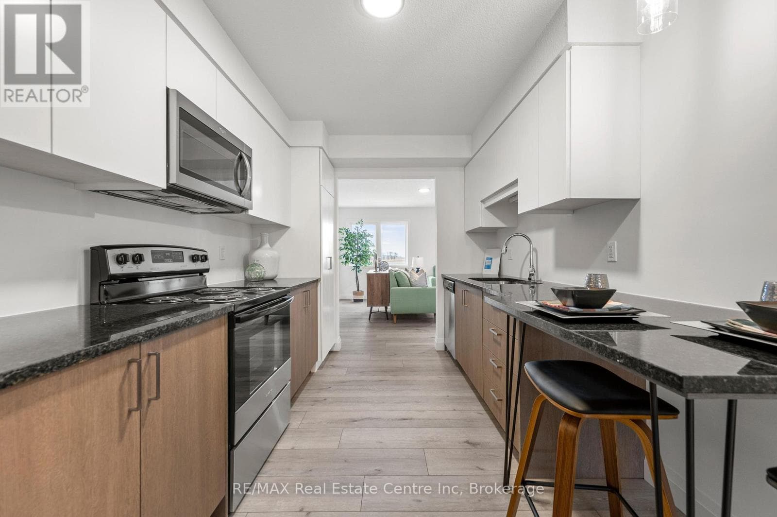 182 BRIDGE CRESCENT UNIT 9, OnePoint — photo 5
