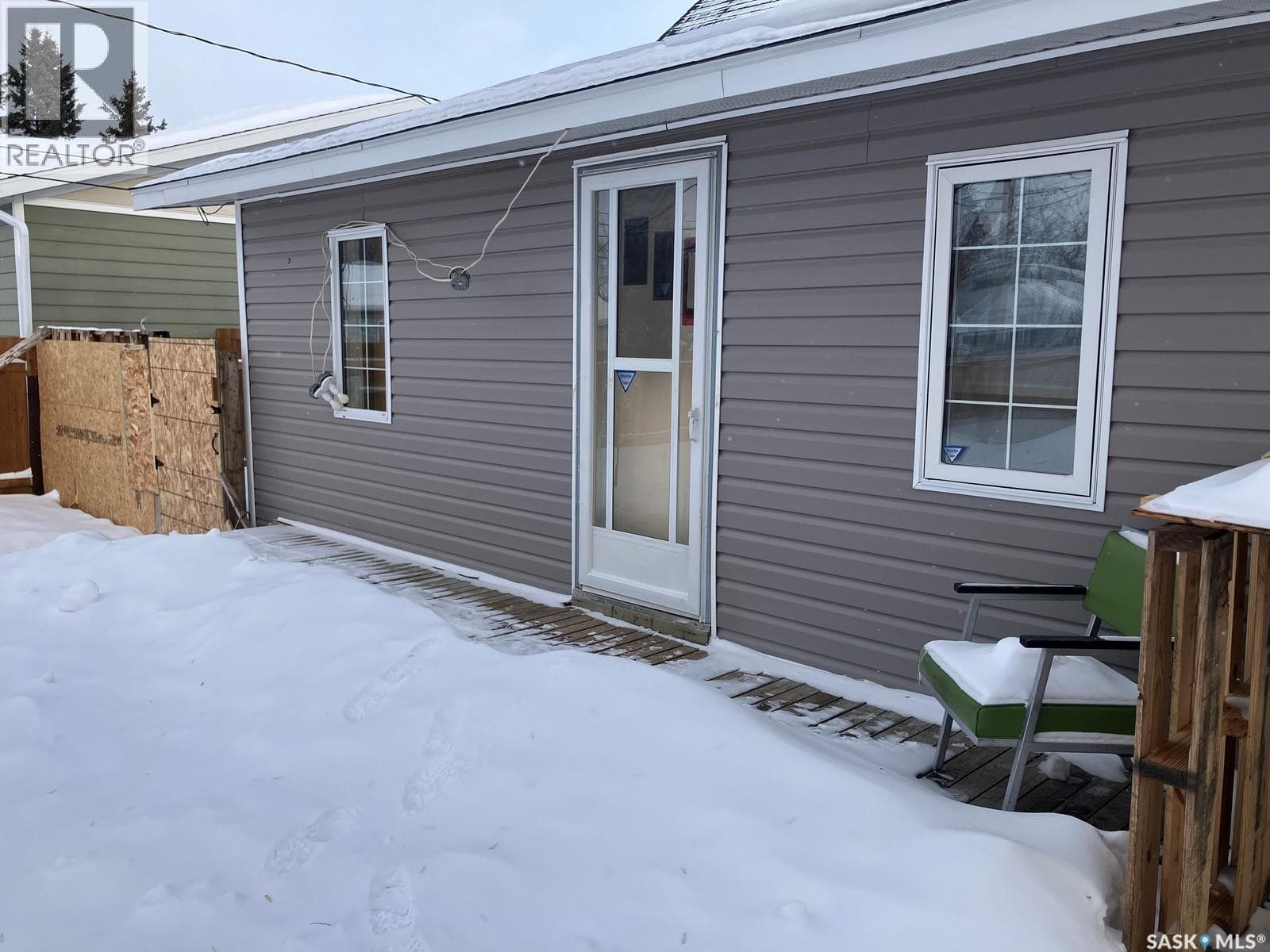 900 1st STREET W, Saskatchewan — photo 2