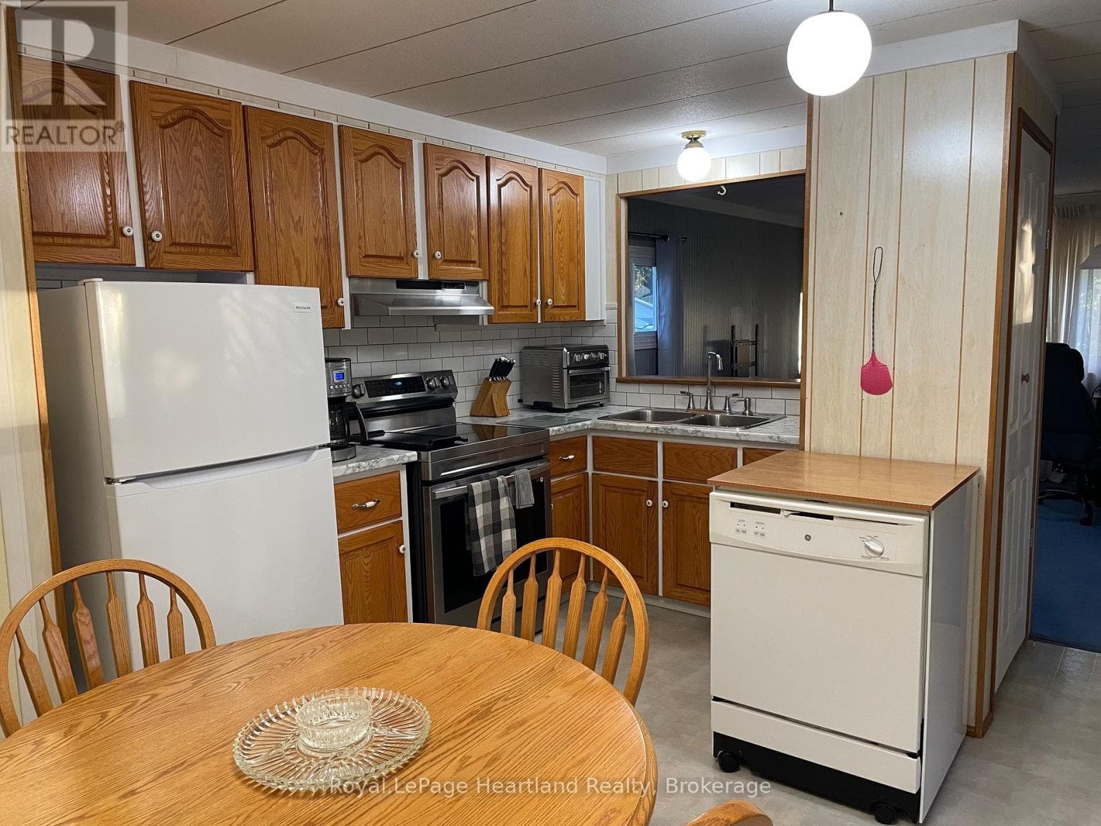 36 SUTTON DRIVE, OnePoint — photo 4