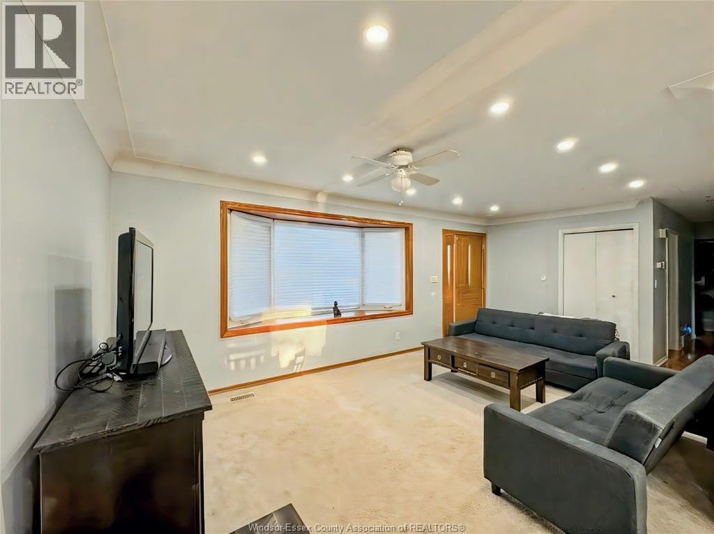 541 LAKEVIEW AVENUE, Windsor — photo 5