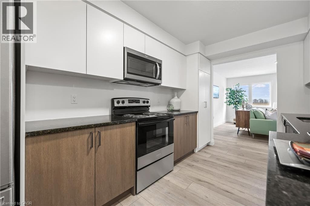 182 BRIDGE CRESCENT UNIT 9, Cornerstone — photo 5
