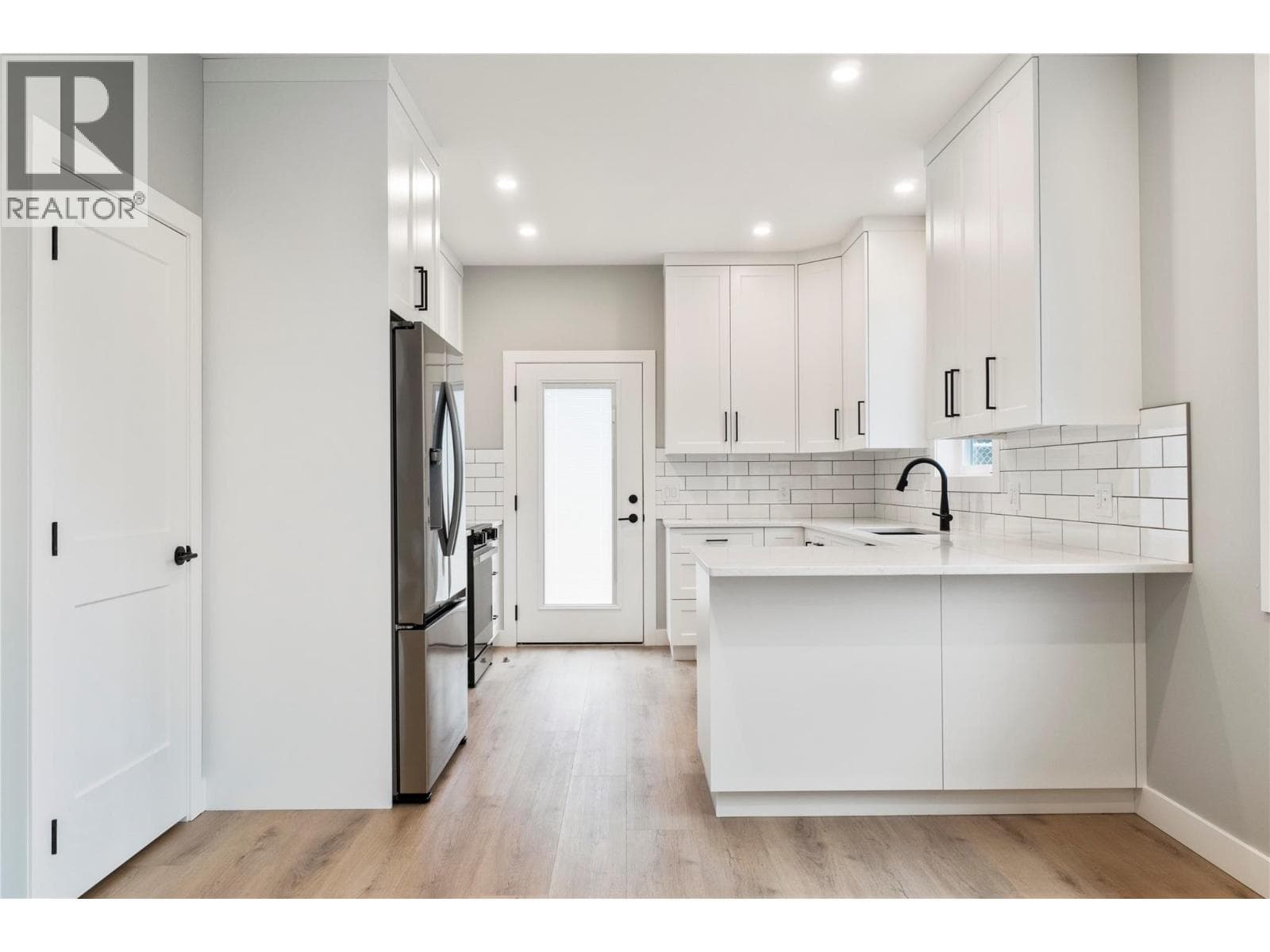 1330 10 STREET SOUTHWEST UNIT 14, Interior REALTORS® — photo 3