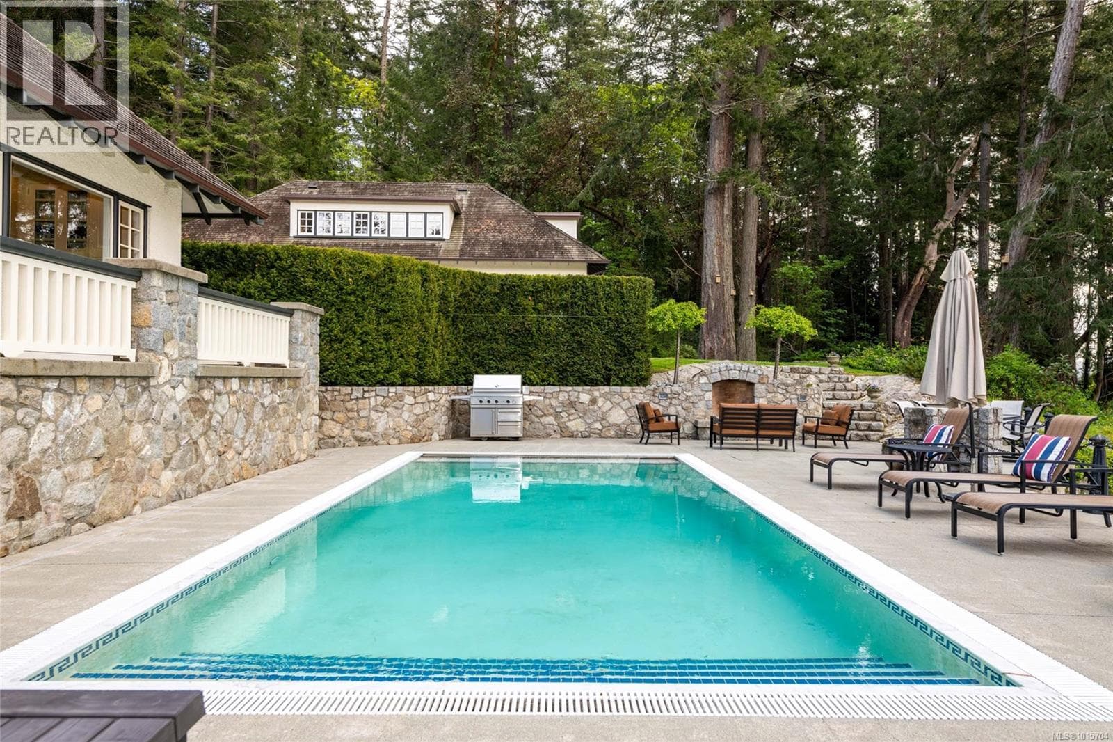 605 SENANUS DRIVE, Victoria