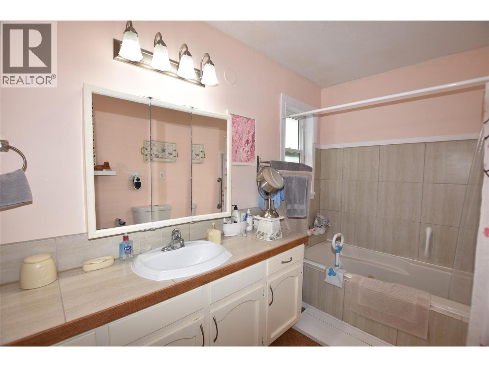 415 HUMMINGBIRD AVENUE, Interior REALTORS® — photo 3
