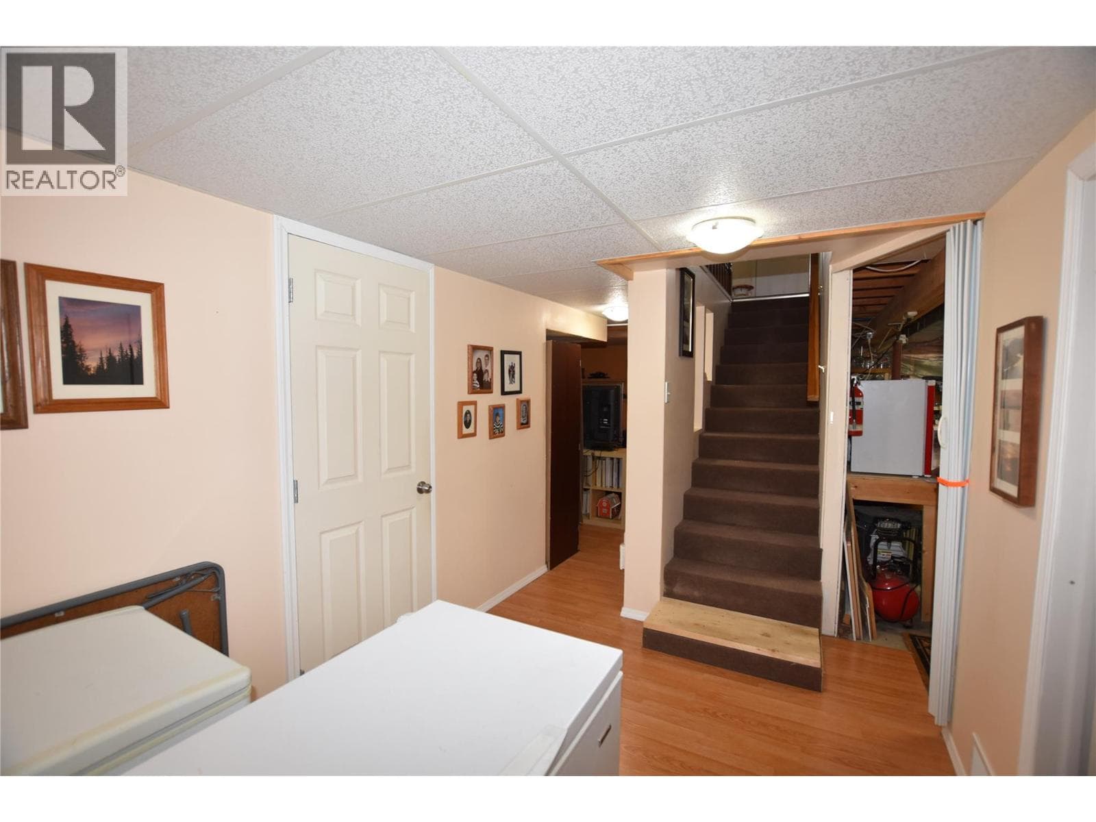 415 HUMMINGBIRD AVENUE, Interior REALTORS® — photo 4