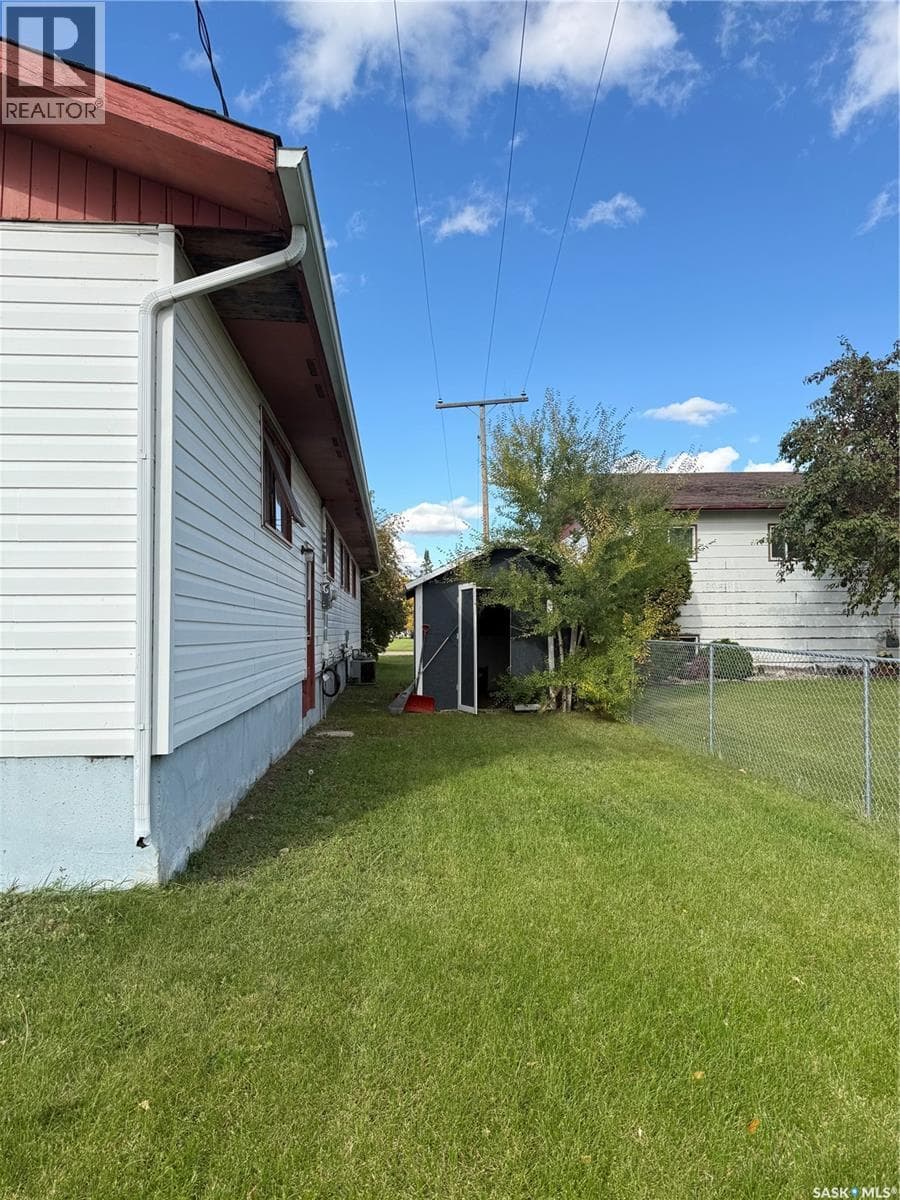 208 STANHOPE AVENUE — photo 3