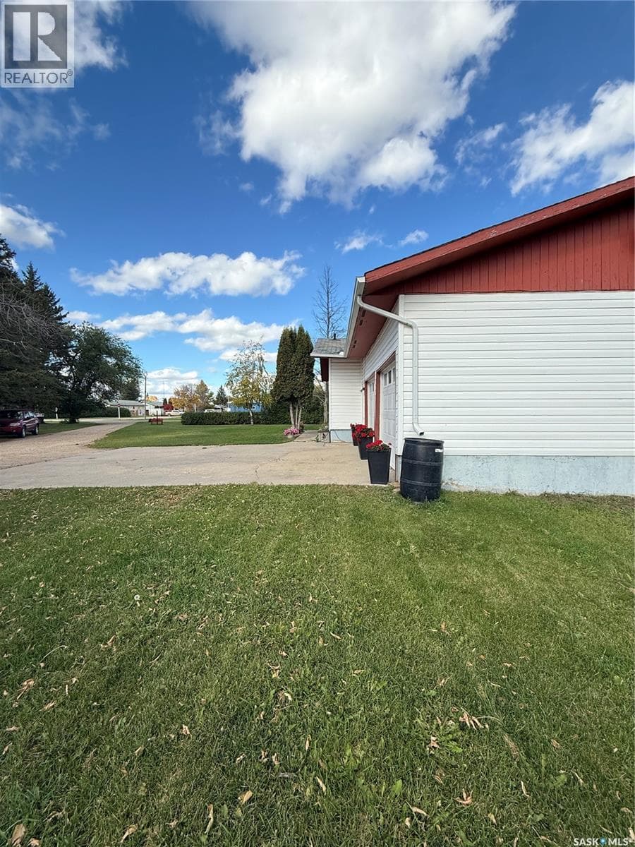 208 STANHOPE AVENUE — photo 4
