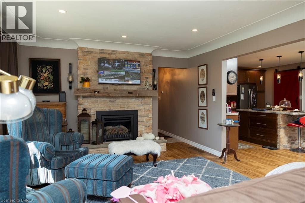 206 KING STREET, Brantford — photo 4