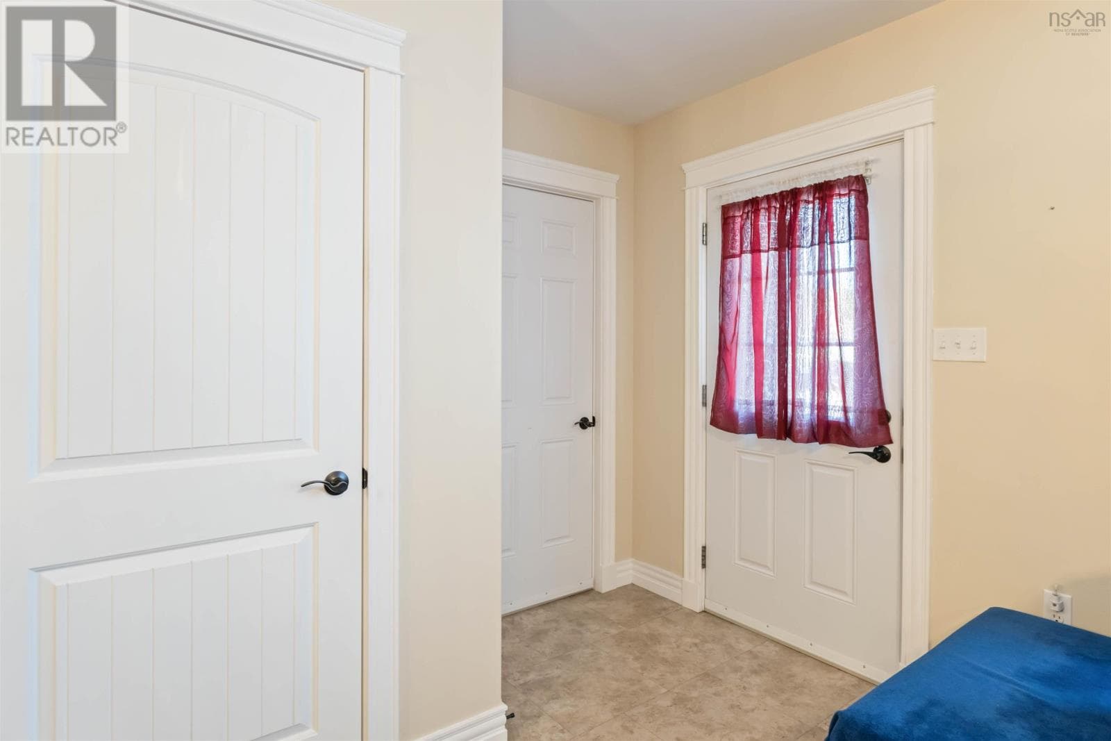 117 119 FAIRVIEW DRIVE, NSAR — photo 4