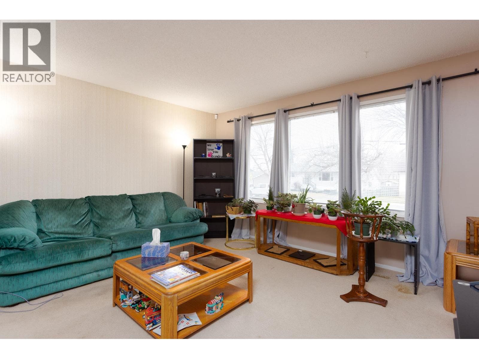 255 HOLBROOK ROAD WEST, Interior REALTORS® — photo 3