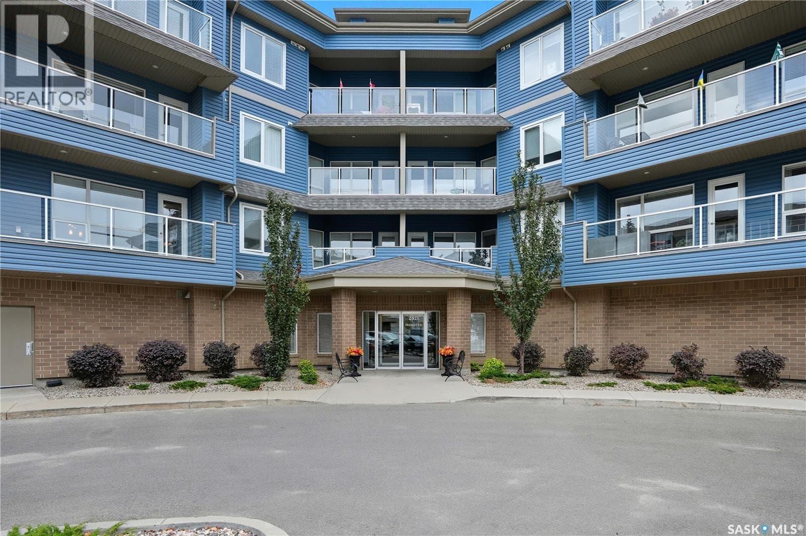 315 2321 WINDSOR PARK ROAD in Spruce Meadows