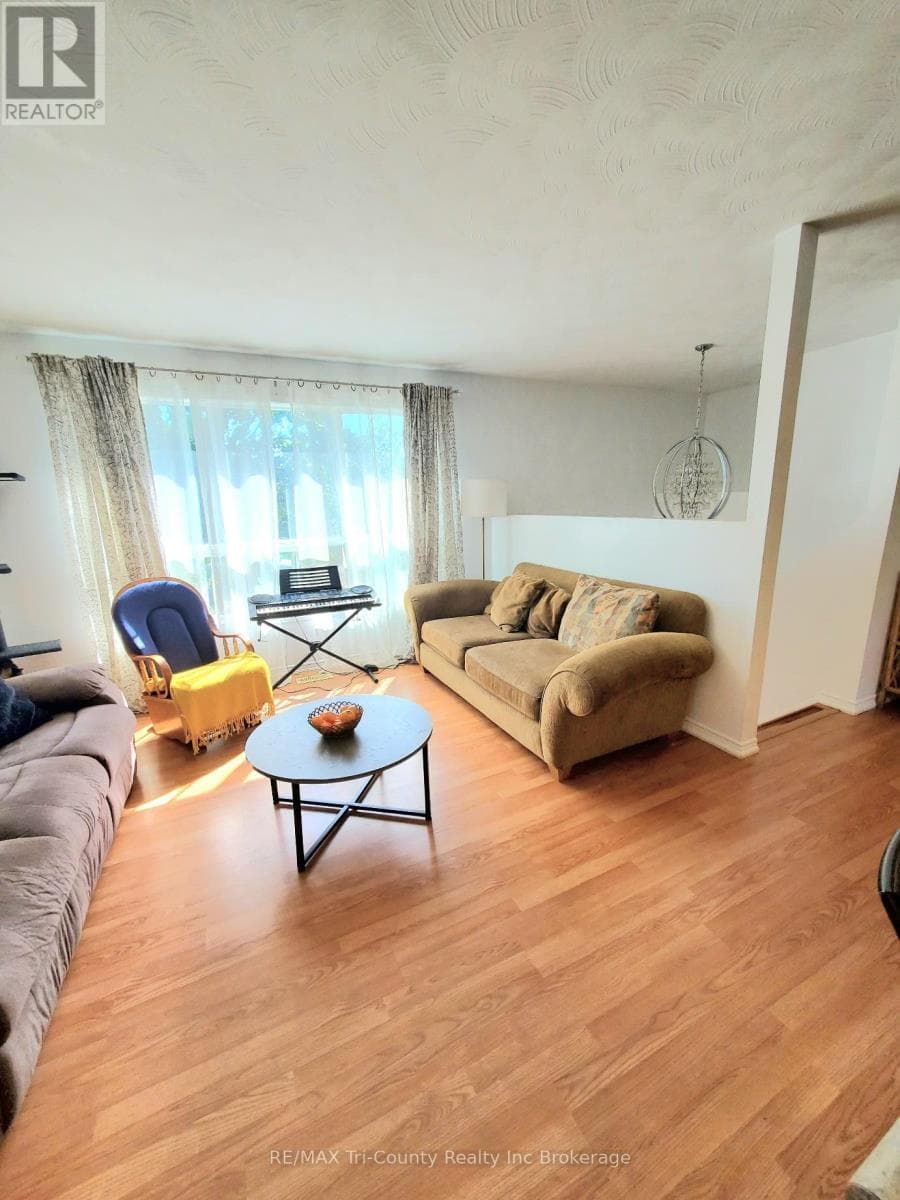 5 ROSEMARIE BOULEVARD — photo 2