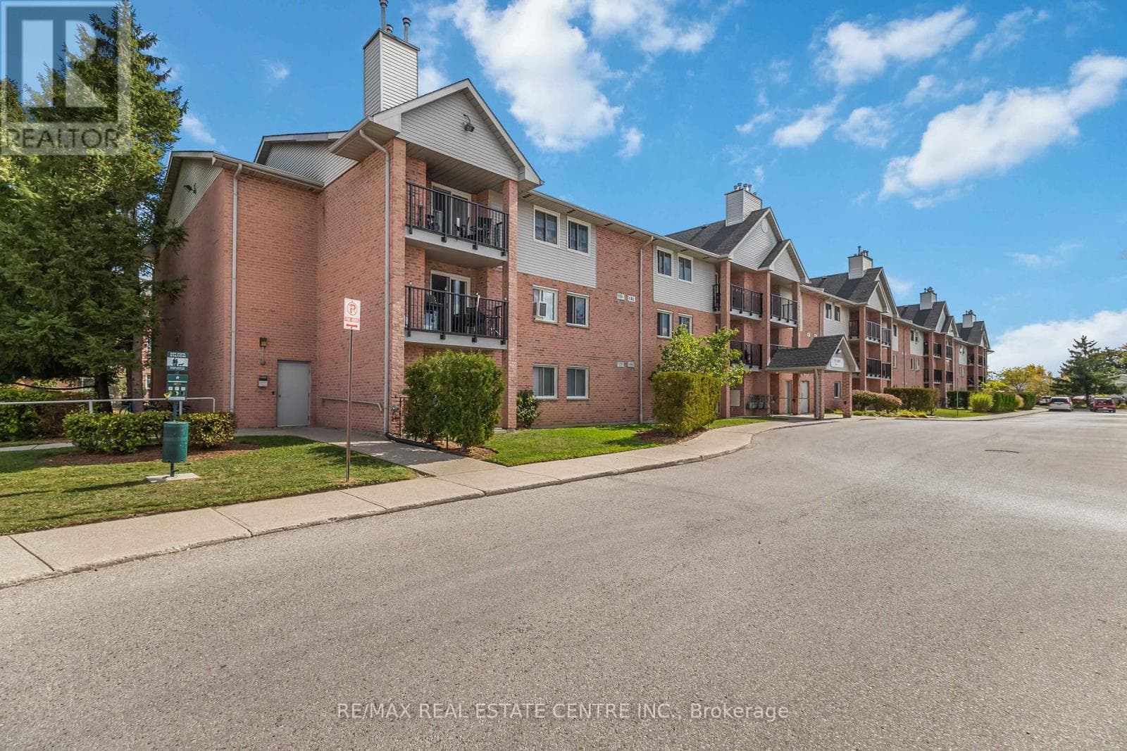 25 - 140 CONWAY DRIVE in White Oaks