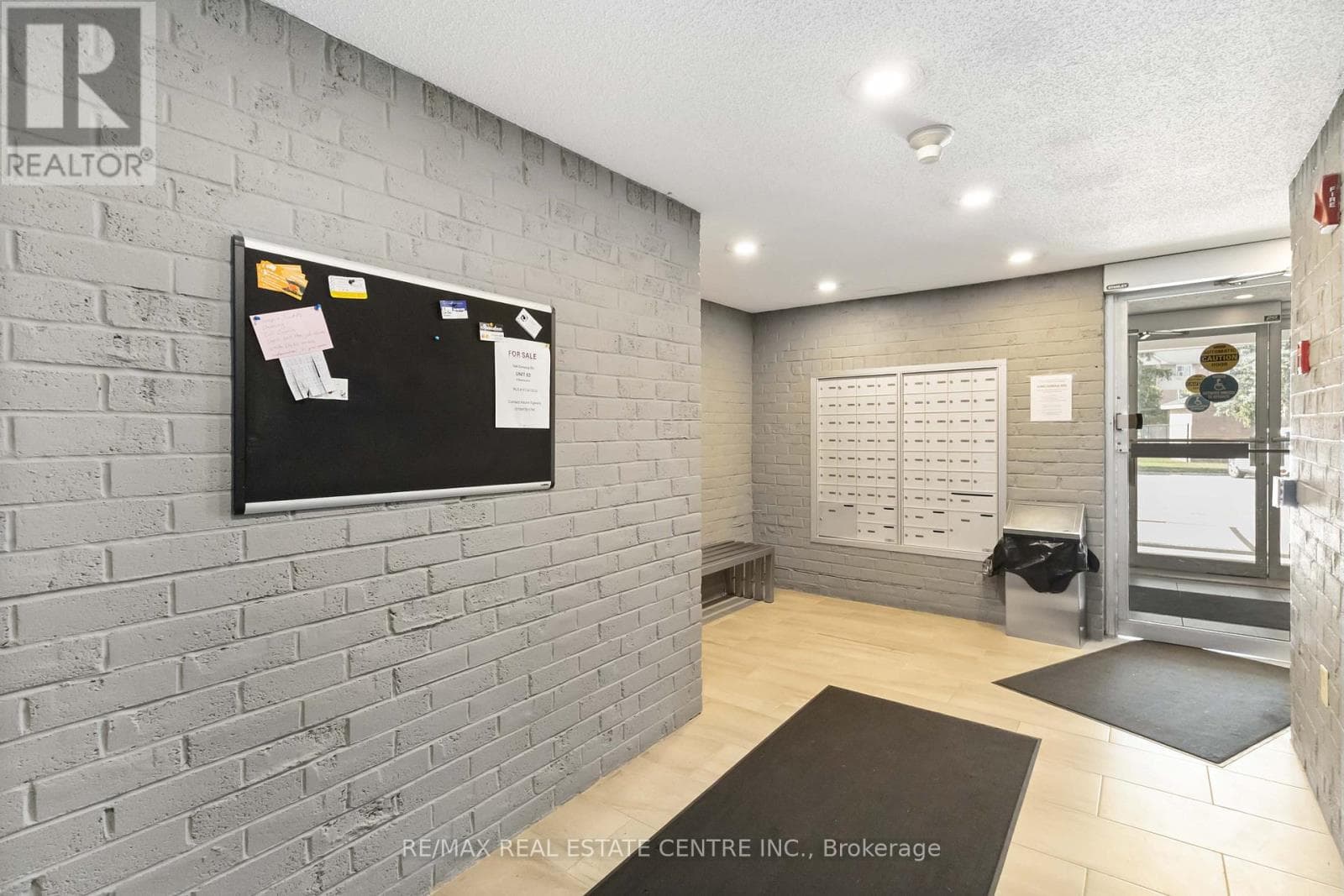 25 - 140 CONWAY DRIVE, Toronto — photo 3