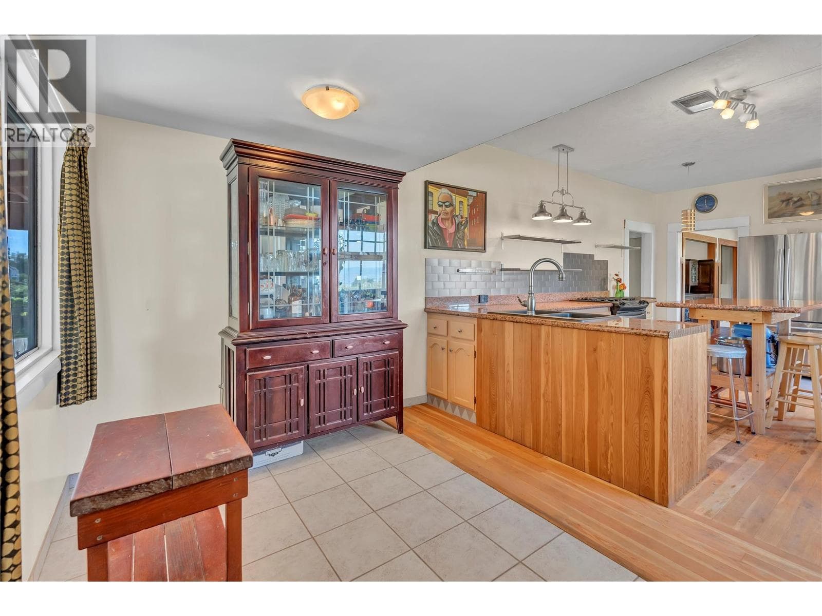 235 MIDDLE BENCH ROAD NORTH, Interior REALTORS® — photo 5