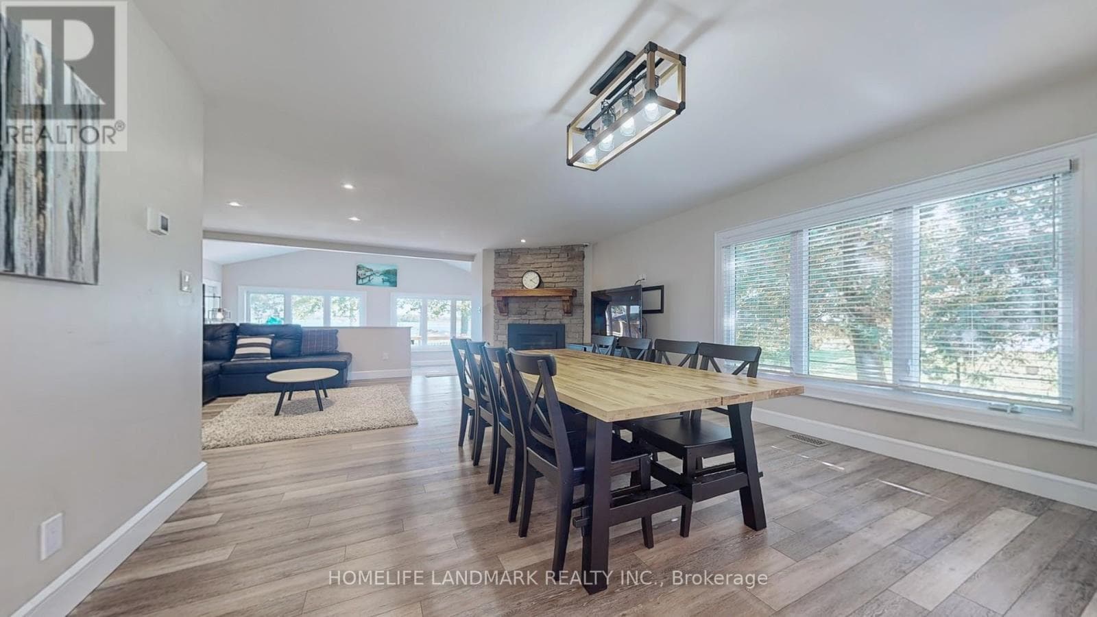 208 LAKESHORE DRIVE, Toronto — photo 4