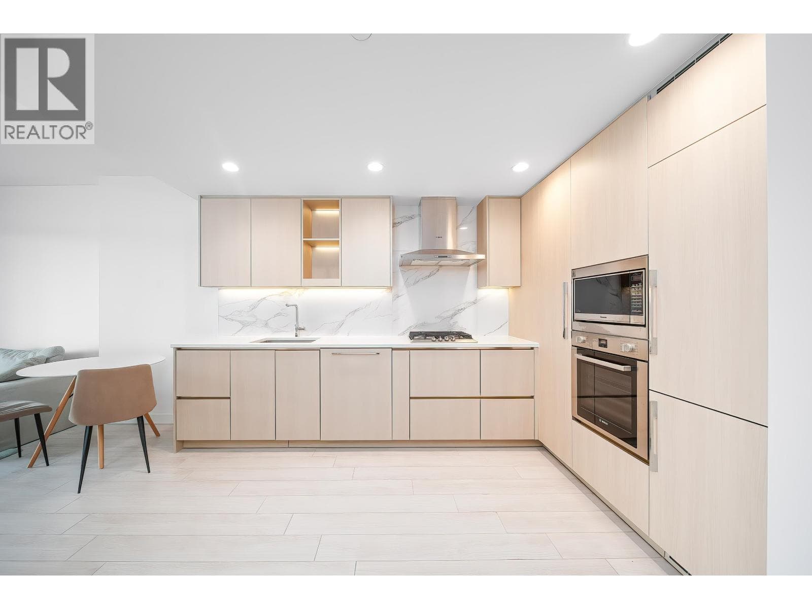810 4880 LOUGHEED HIGHWAY, Greater Vancouver — photo 4
