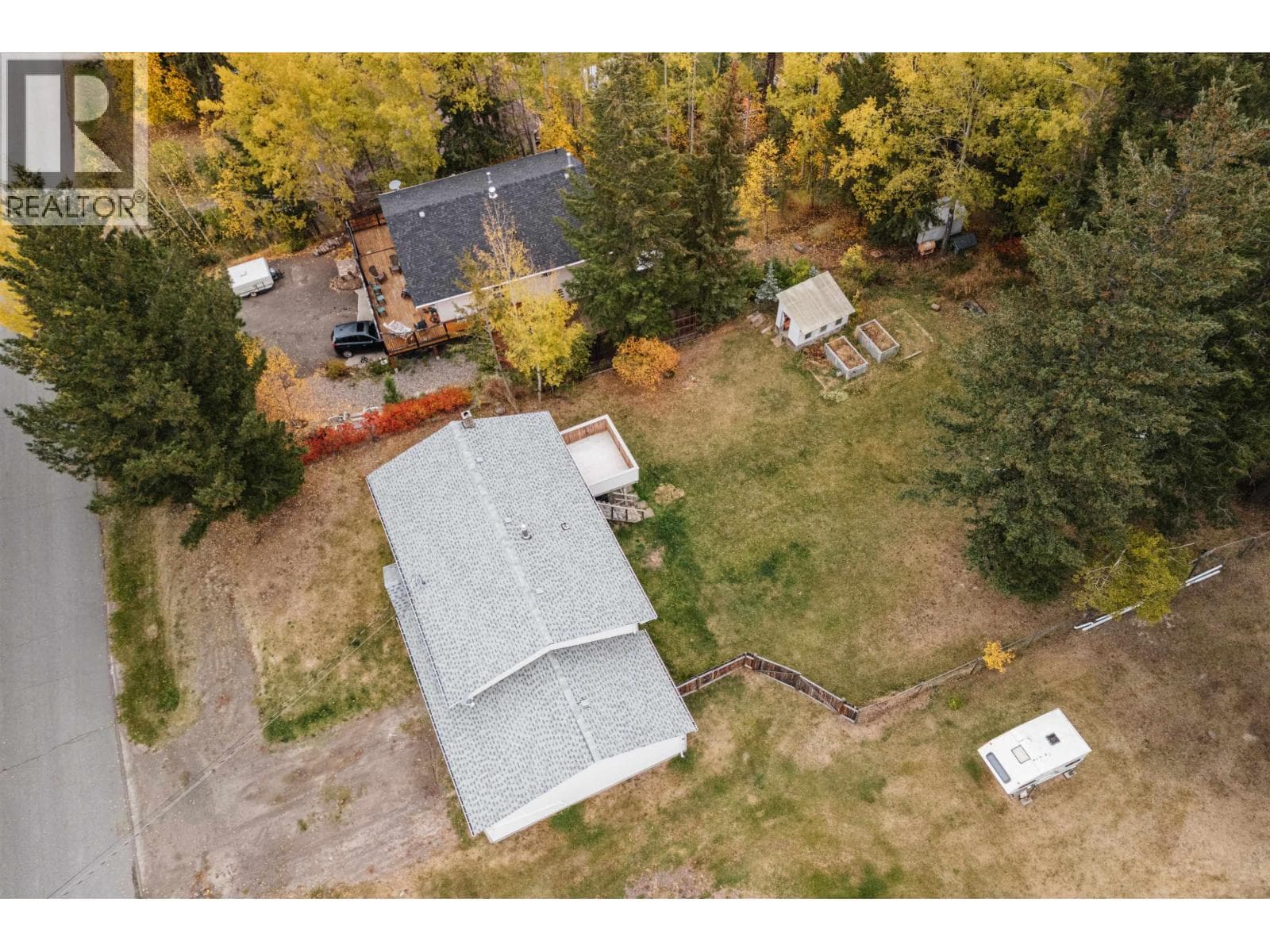 835 SPRUCE AVENUE — photo 3