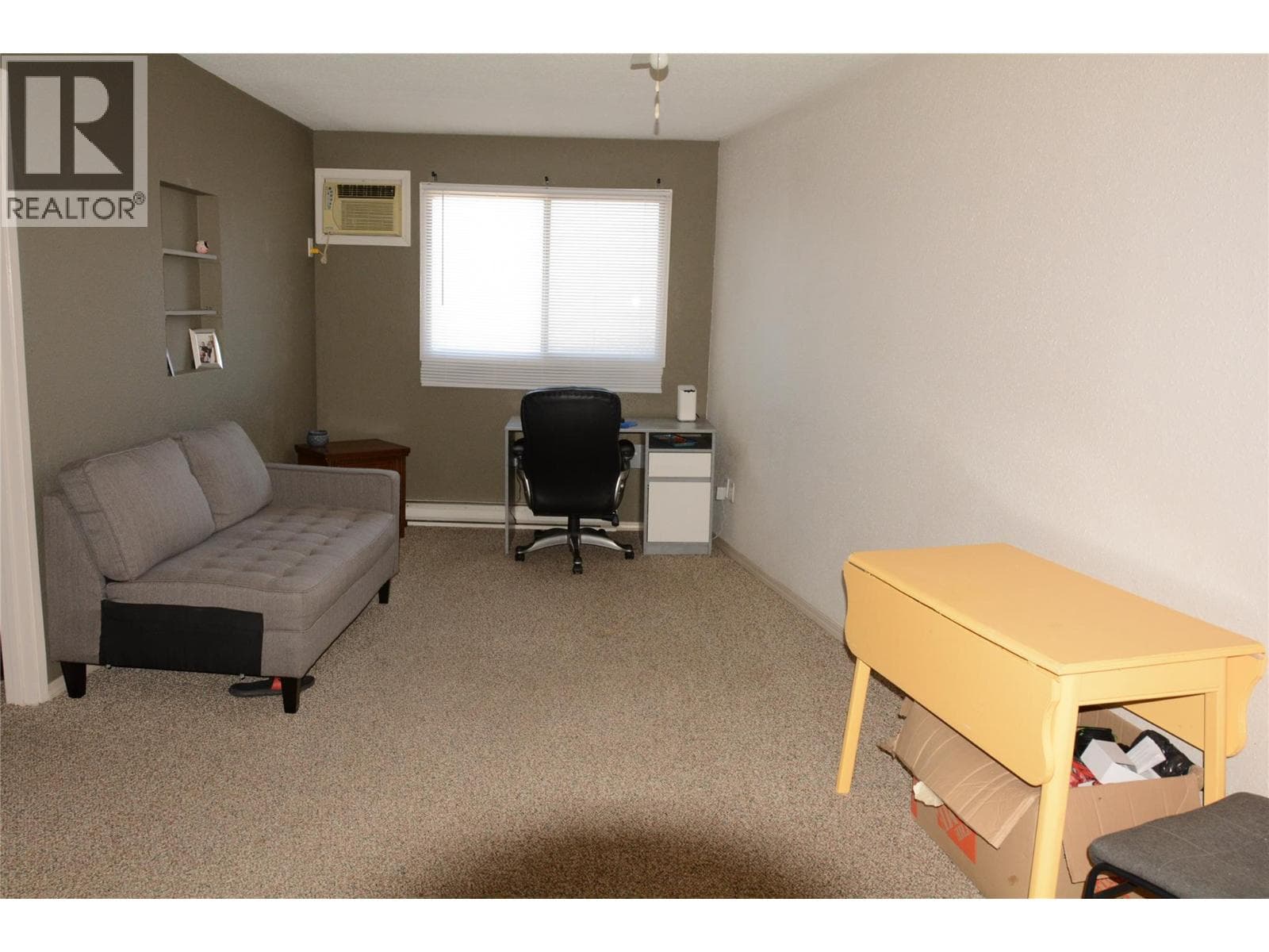 555 DALGLEISH DRIVE UNIT 401, Interior REALTORS® — photo 2