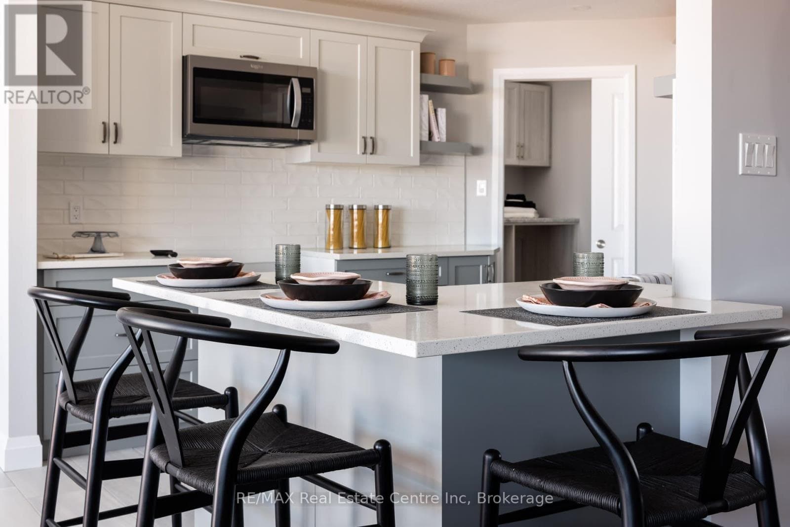 190 BRIDGE CRESCENT, OnePoint — photo 4