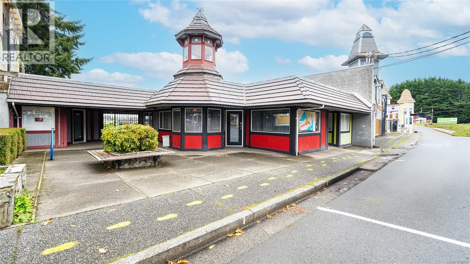 9747 WILLOW STREET, Vancouver Island — photo 2
