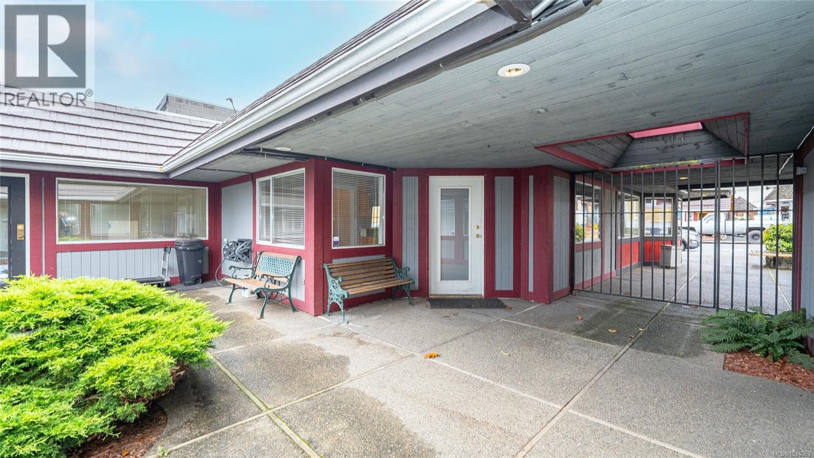 9747 WILLOW STREET, Vancouver Island — photo 5