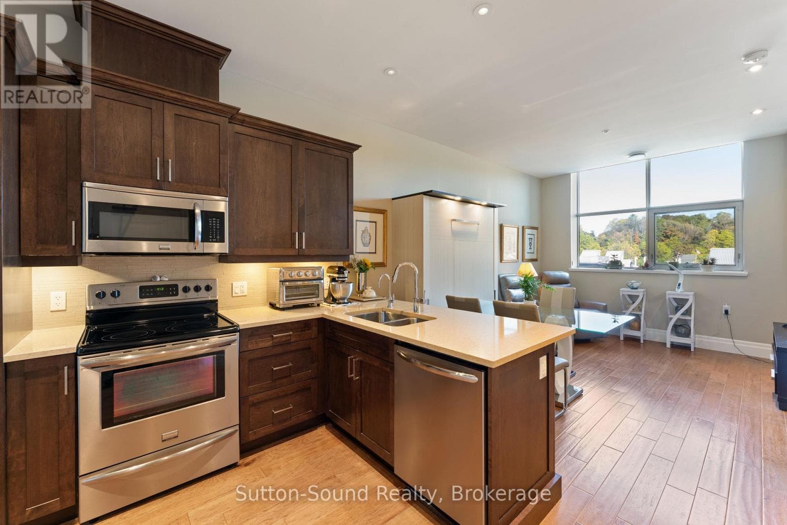 410 - 945 3RD AVENUE EAST AVENUE, OnePoint — photo 5
